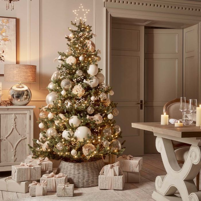 A stylist’s tips for decorating a professional looking tree