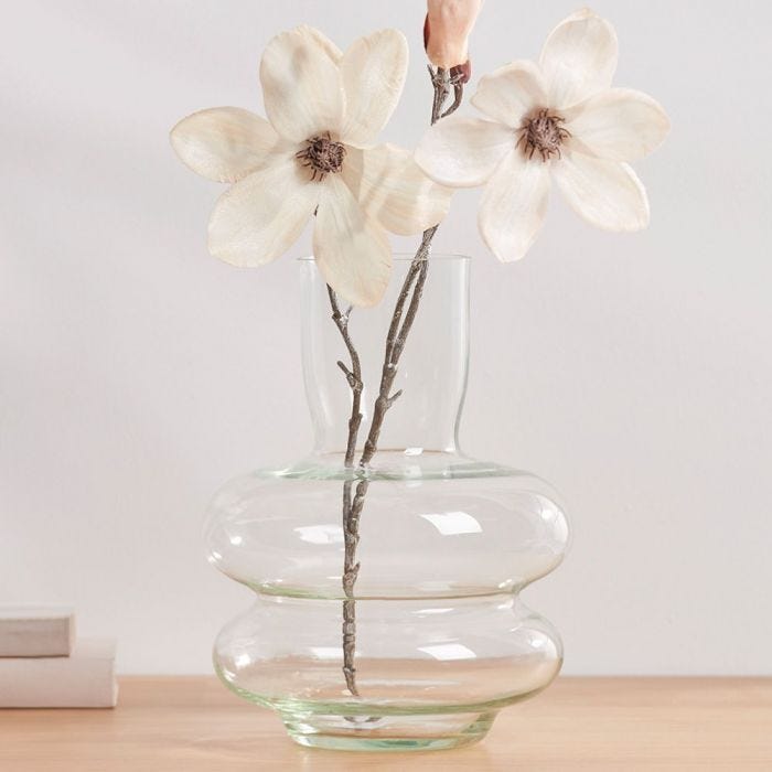 How to choose the right vase for your flowers