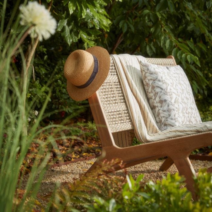 Choosing the right garden furniture 