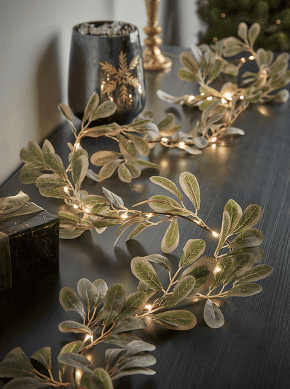 Mistletoe Light Up Garland