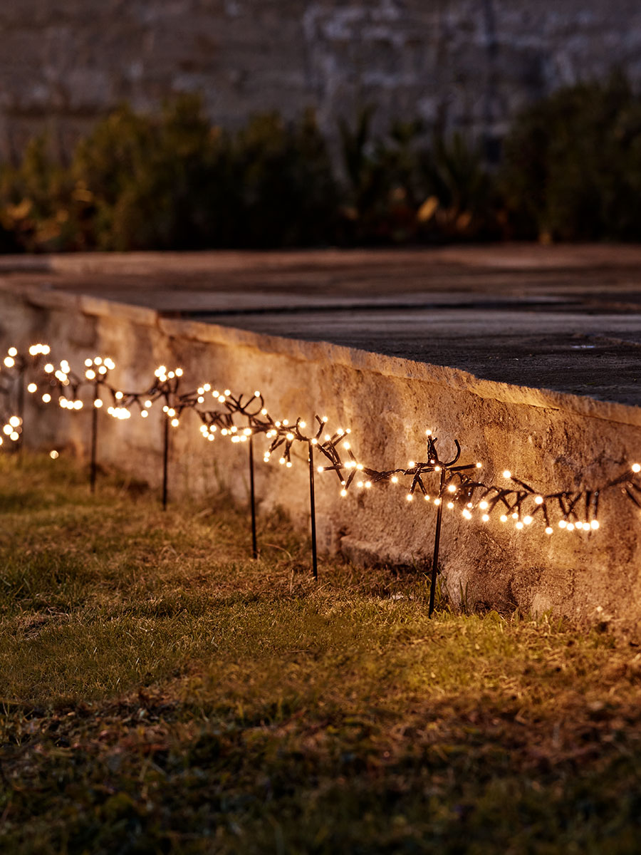 Photo of Extendable twinkling path lights