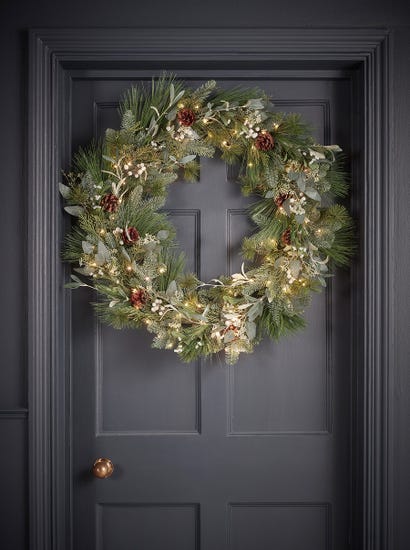 Mistletoe & Pine Pre-Lit Wreath