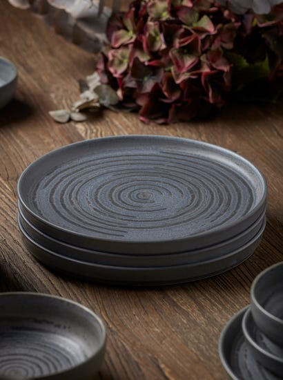 Six Odeletta Dinner Plates