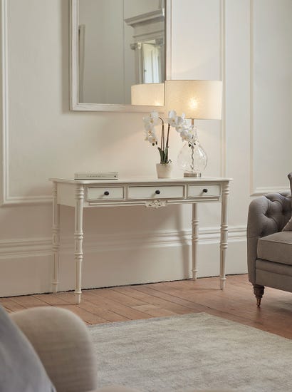 Manon Console