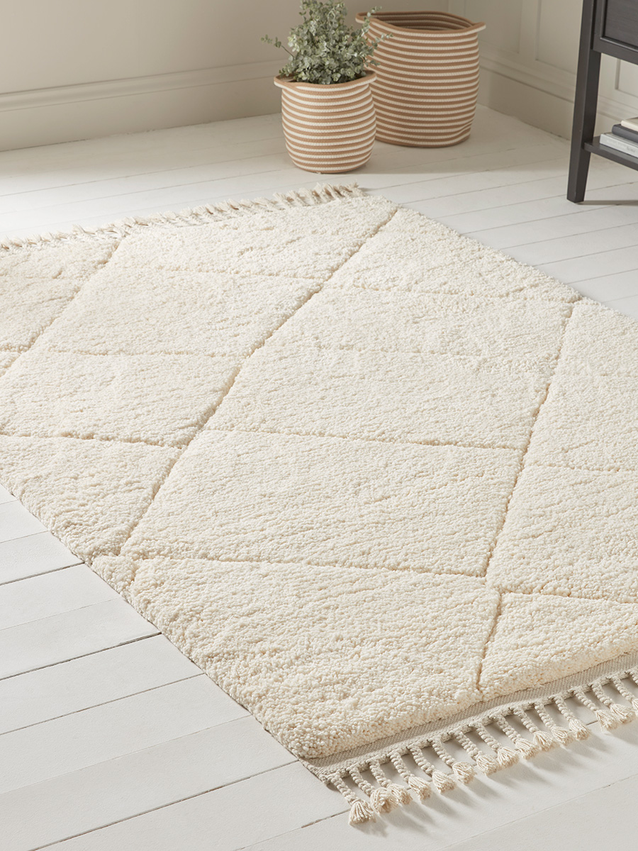 Product photograph of Atlas Rug - Medium from Cox and Cox