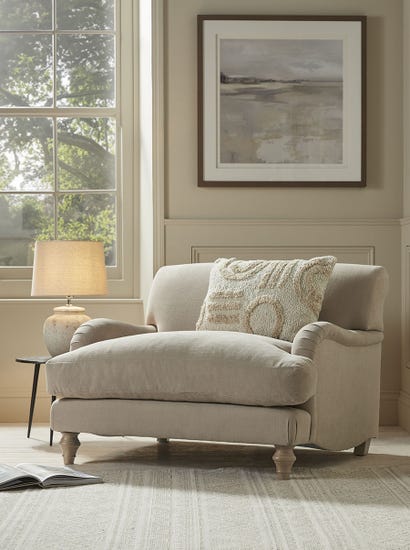 Reine Loveseat