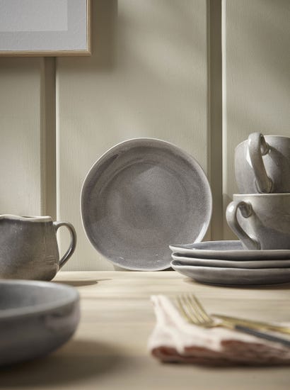 Meja Dinnerware