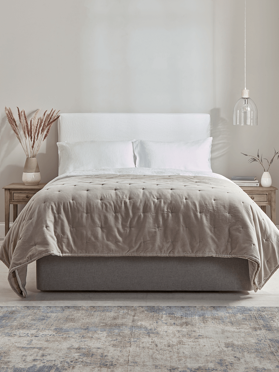 

Lightweight Velvet & Linen Quilt - Oyster