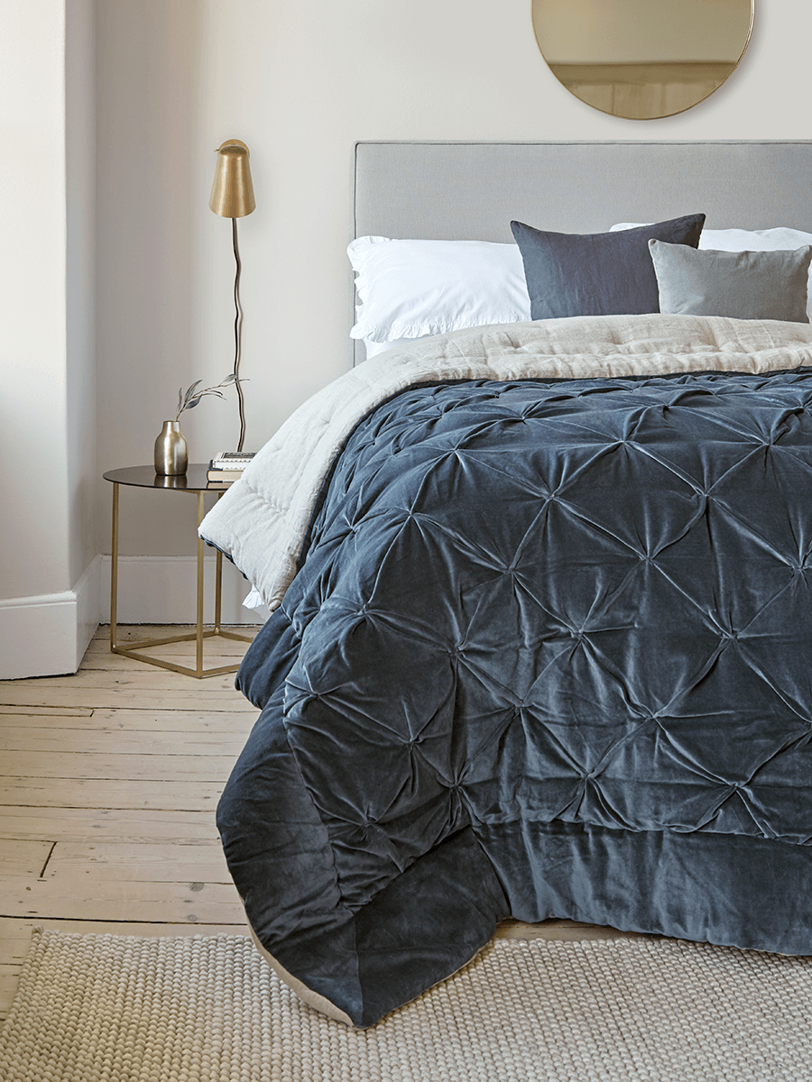 

Pin-Tucked Velvet & Linen Kingsize Quilt - Blue