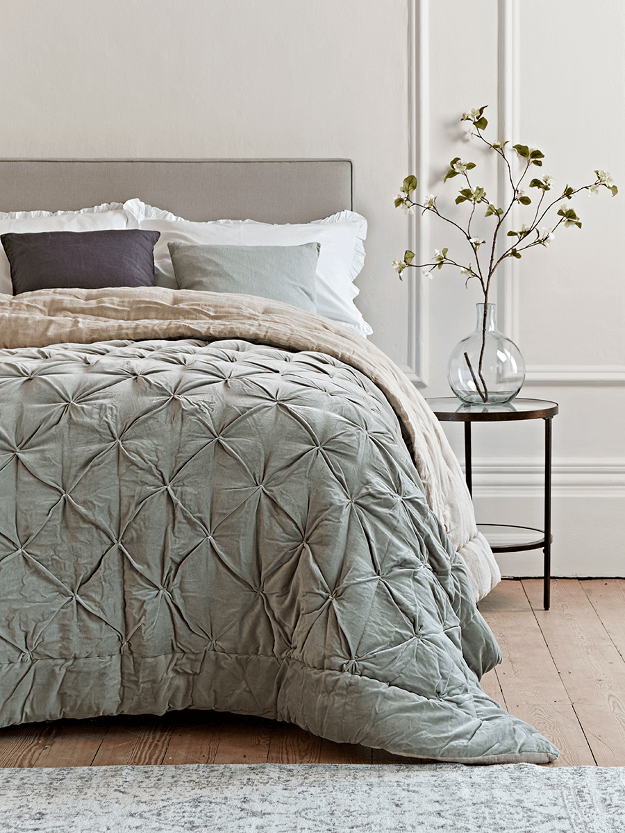 Pin-Tucked Velvet & Linen Kingsize Quilt - Sage