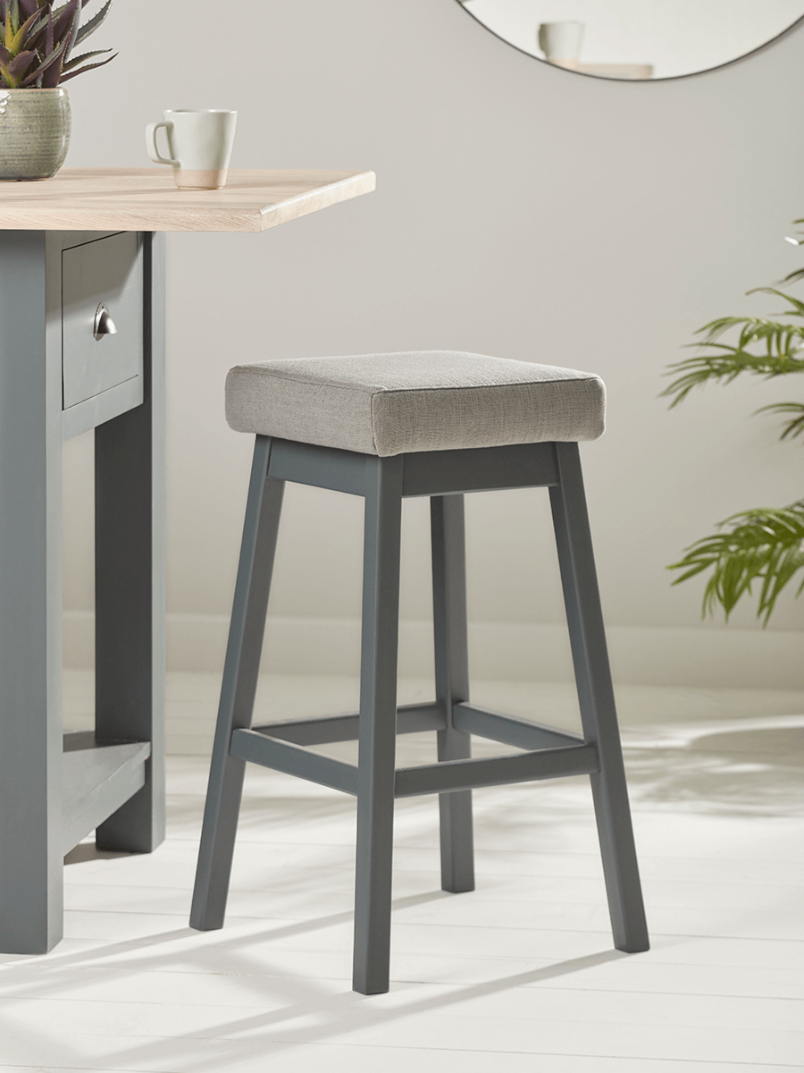 

Mette Farmhouse Counter Stool