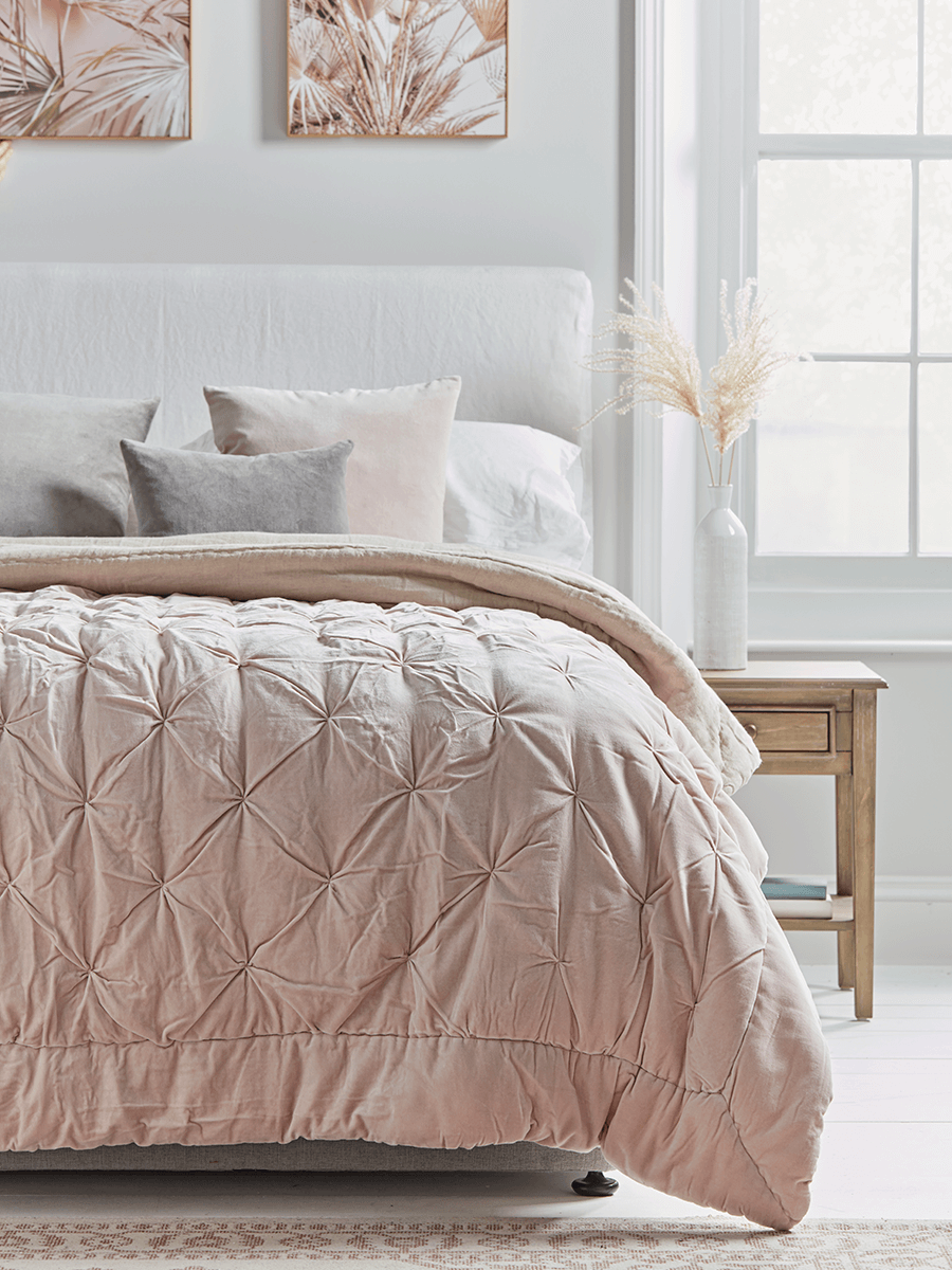 

Pin-Tucked Velvet & Linen Kingsize Quilt - Blush