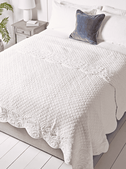 Embroidered Scalloped Bedspread