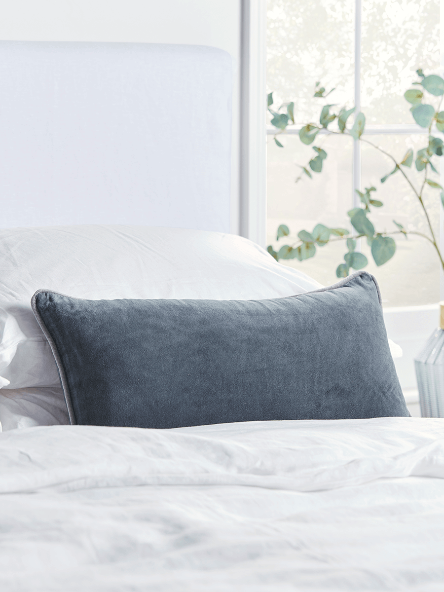 

Velvet Piped Rectangular Cushion - Navy