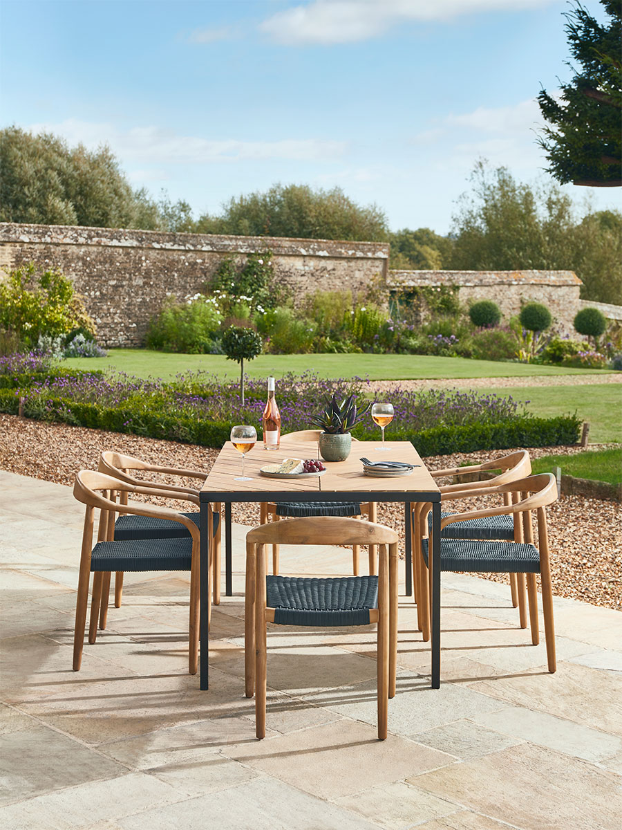 Inexpensive outdoor shop dining table