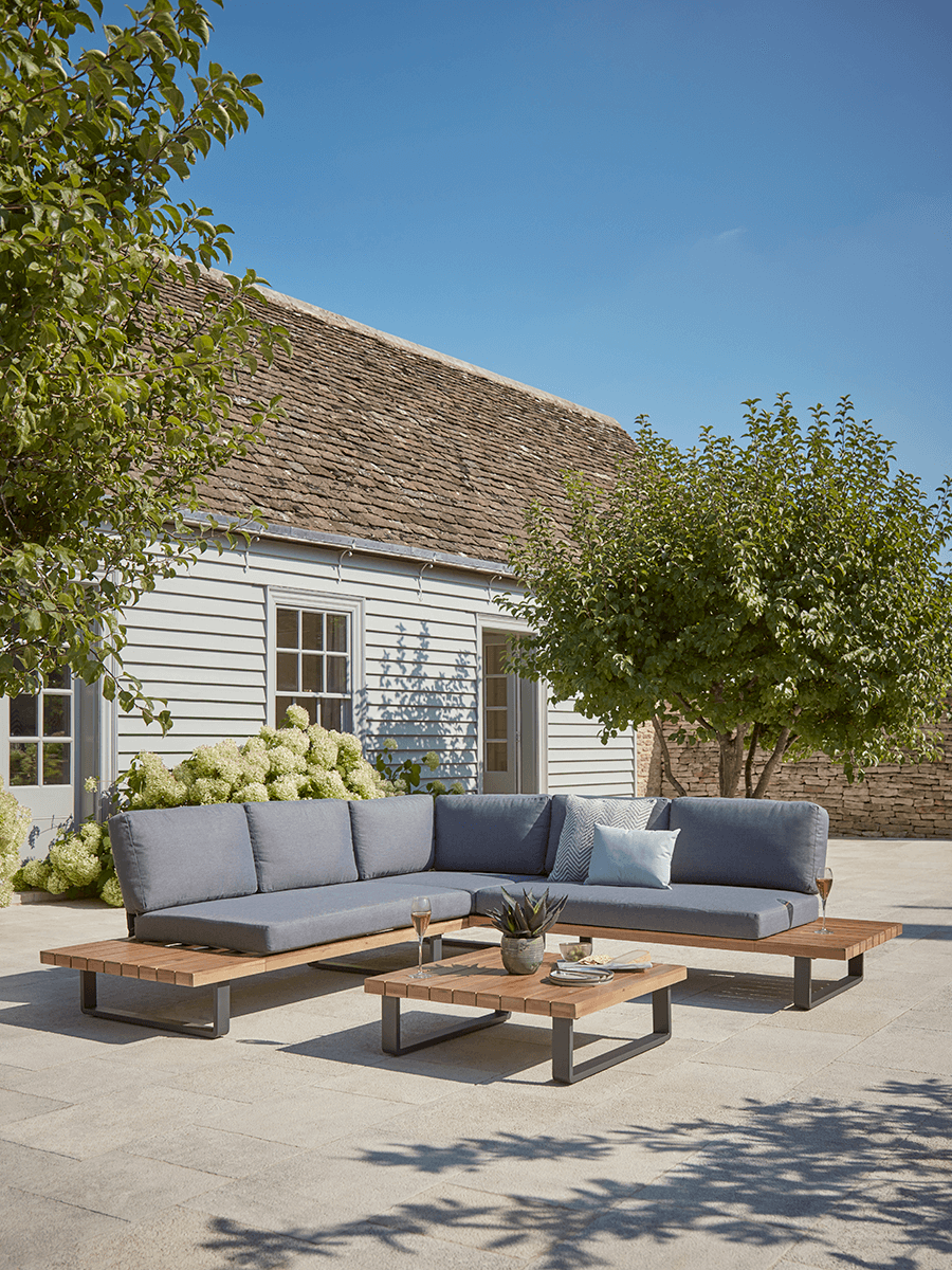 

NEW Albany Corner Set