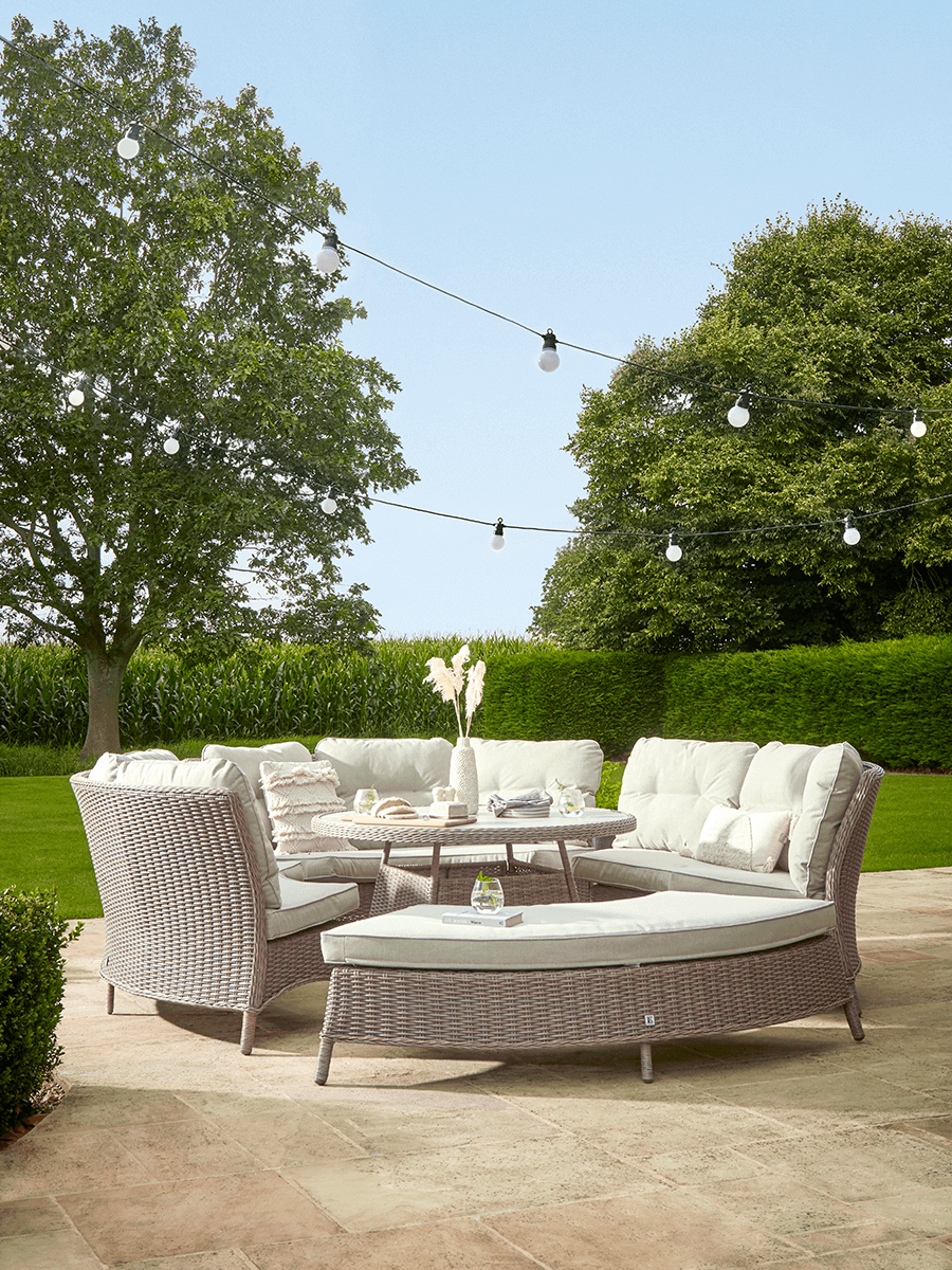 

NEW Hatfield Curved Modular Dining Set