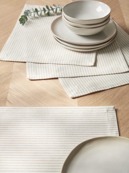 Four Cosette Placemats