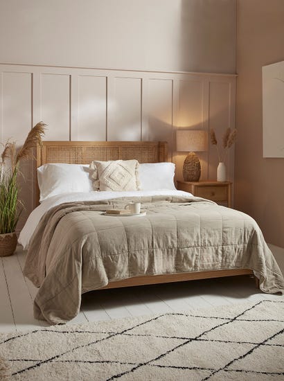 Mia Bed