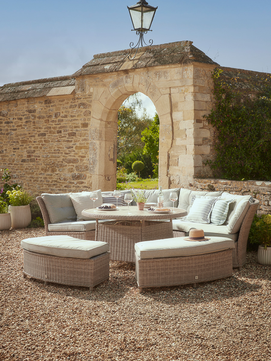 Marlow Curved Modular Dining Set with Firepit