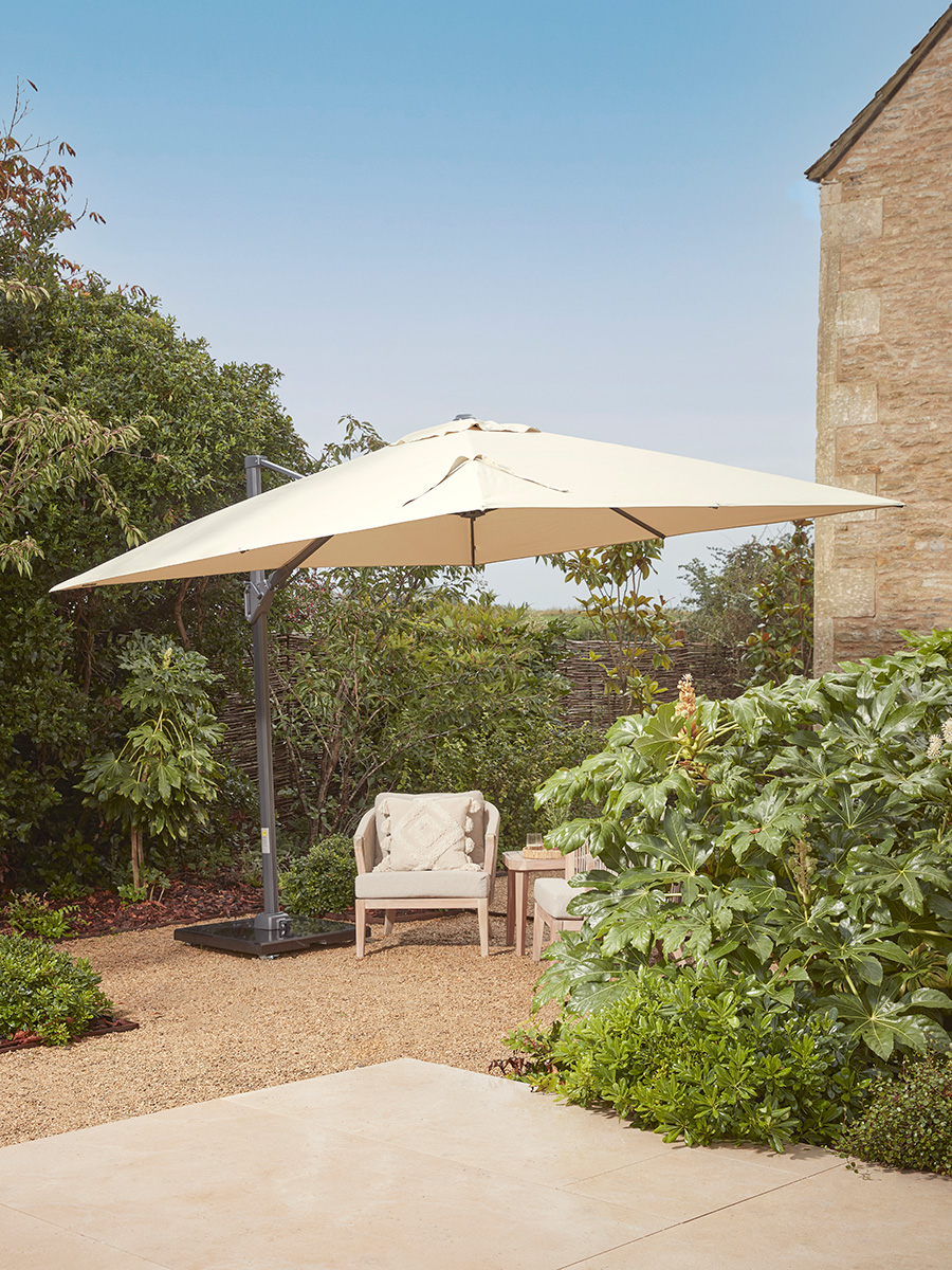 The Ultimate Square Cantilever Parasol Set Champagne