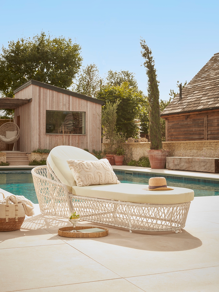 Milos Lounger