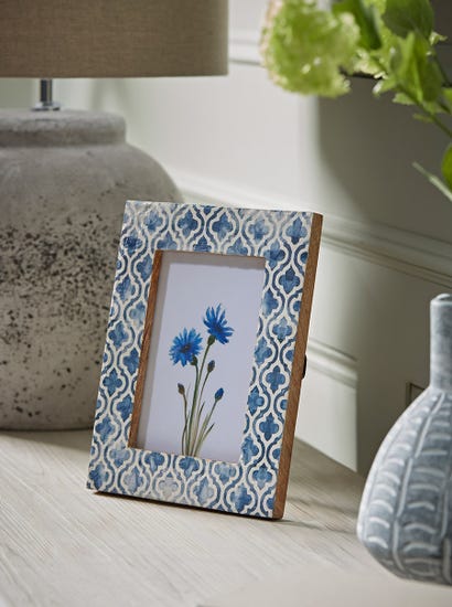 Faded Quatrefoil Photo Frame