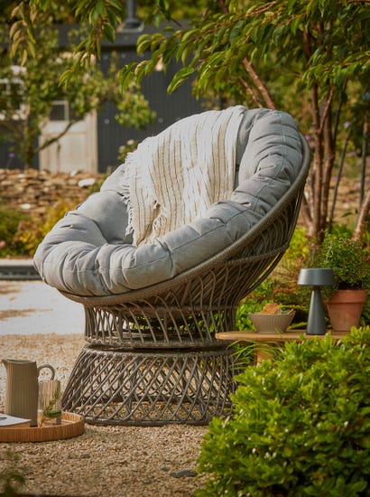 Issuri Indoor Outdoor Swivel Chair